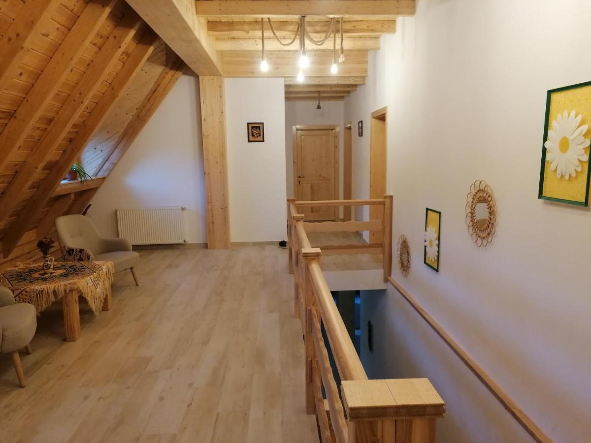 Pensiunea Casuta Din Deal Moisei Buitenkant foto