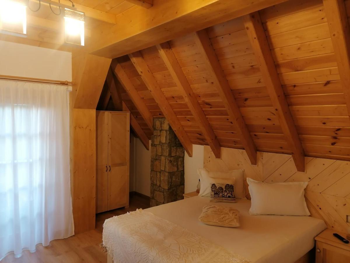 Pensiunea Casuta Din Deal Moisei Kamer foto