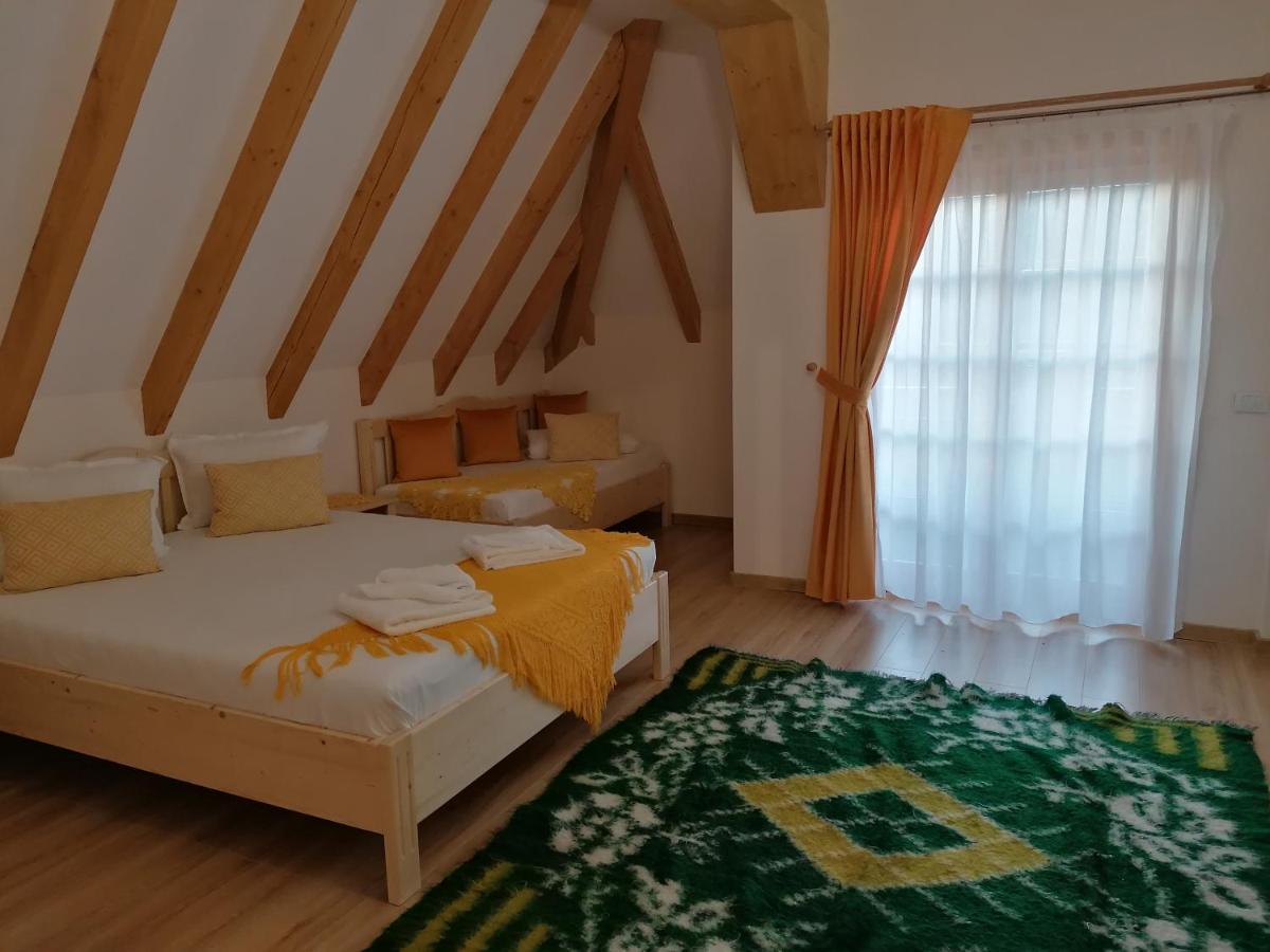 Pensiunea Casuta Din Deal Moisei Kamer foto