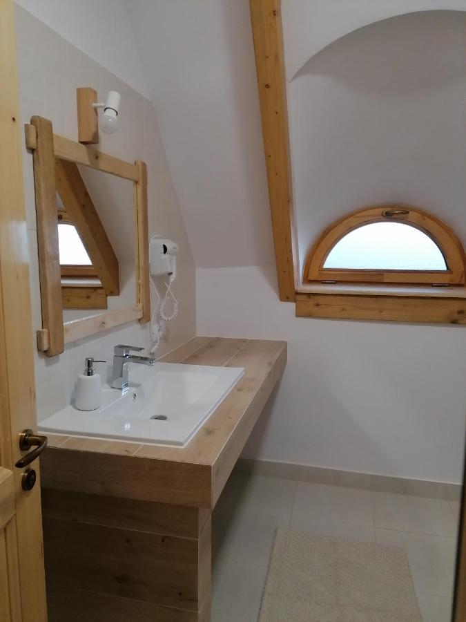 Pensiunea Casuta Din Deal Moisei Kamer foto