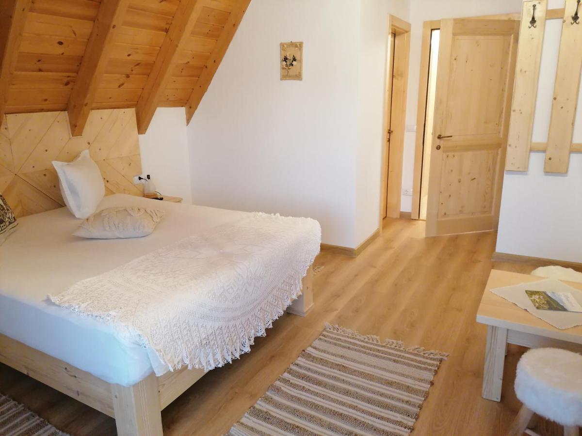 Pensiunea Casuta Din Deal Moisei Kamer foto