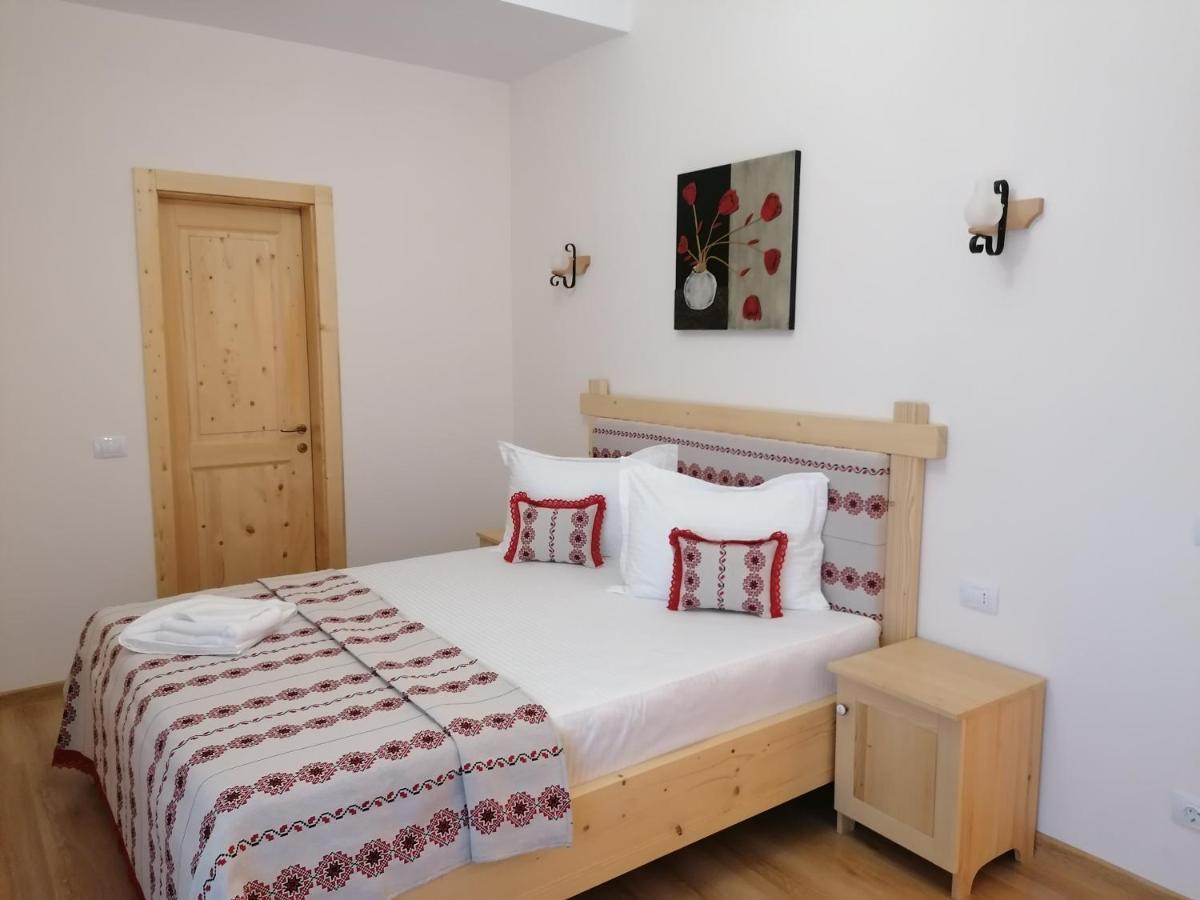 Pensiunea Casuta Din Deal Moisei Kamer foto