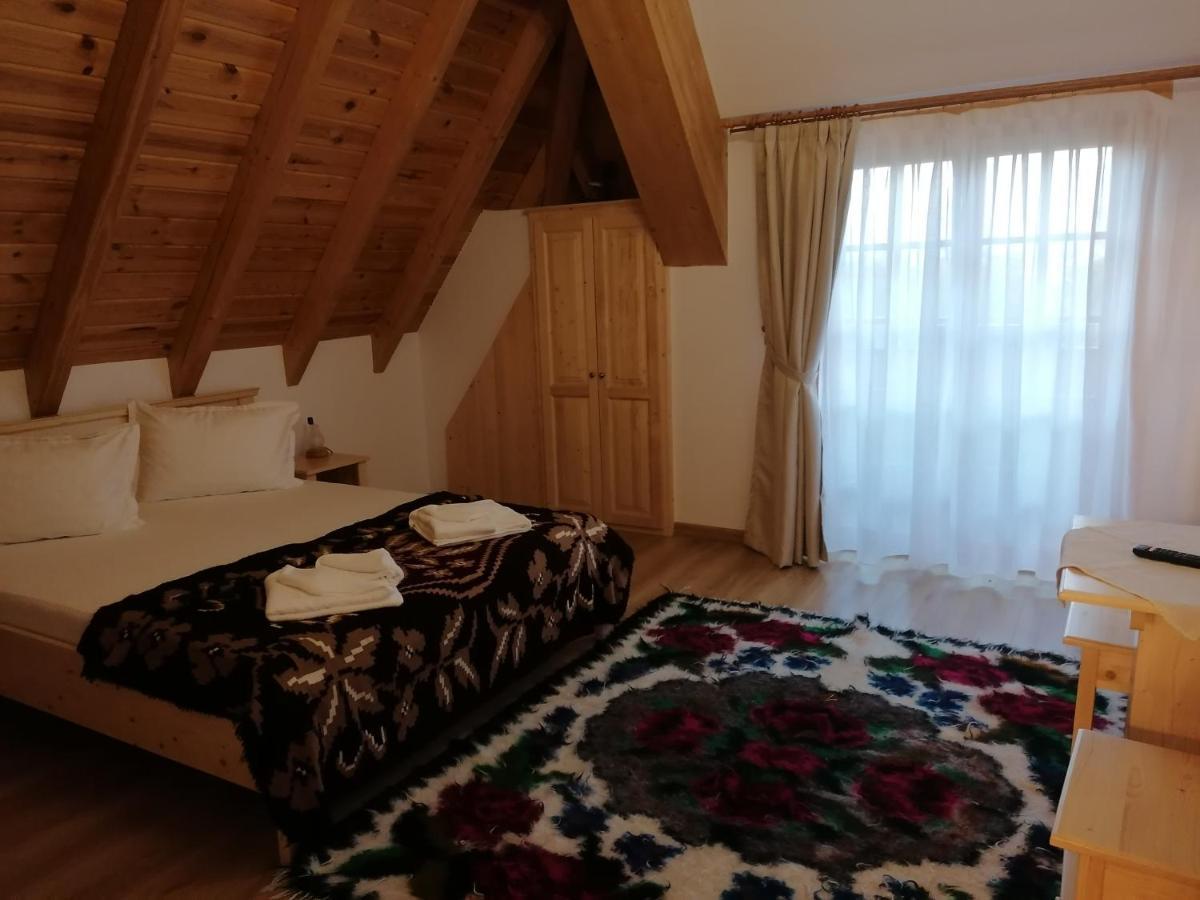 Pensiunea Casuta Din Deal Moisei Kamer foto